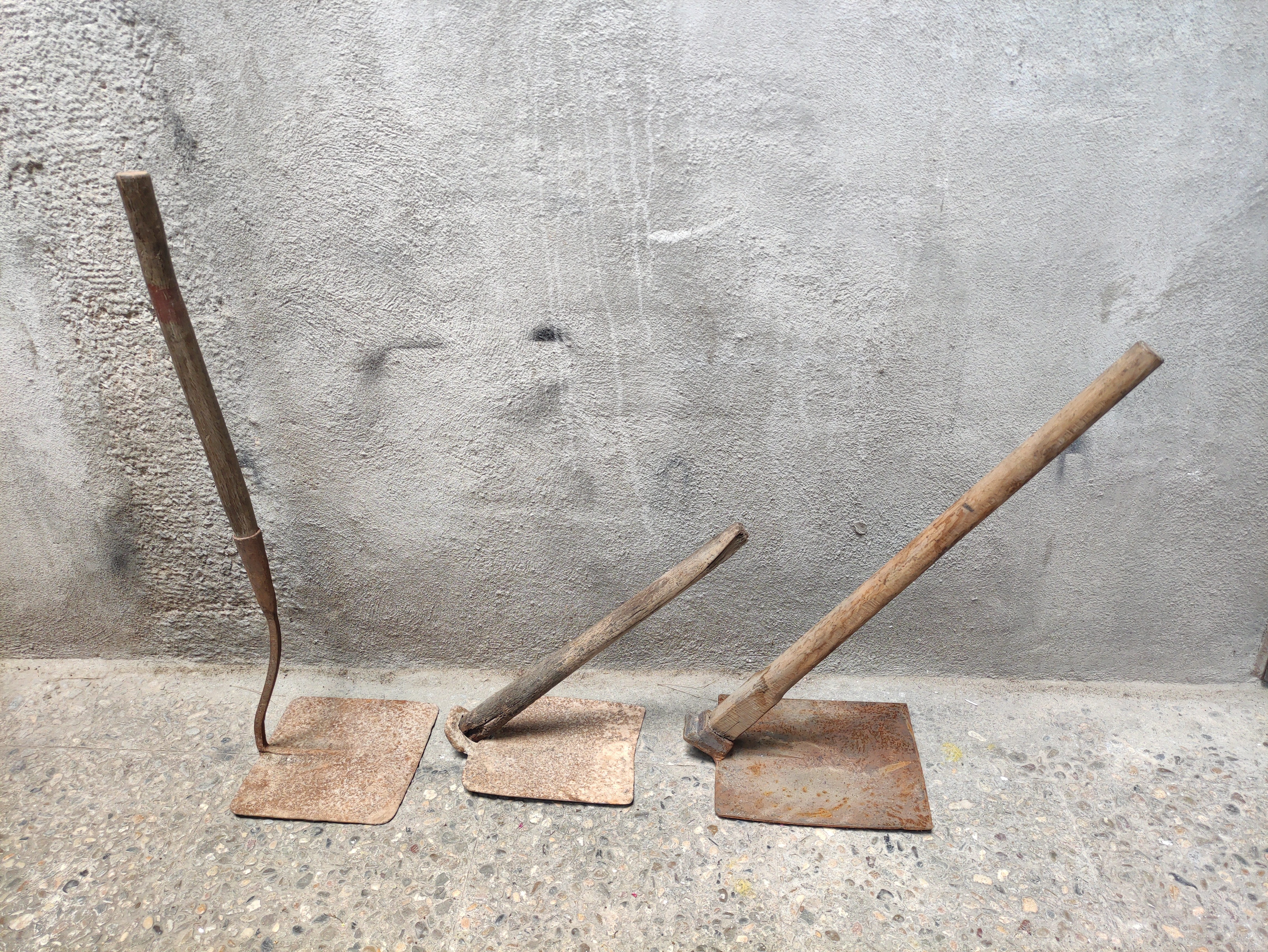 herramienta azada labranza campo madera met consultar